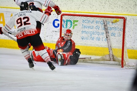 Photo hockey Ligue Magnus - Ligue Magnus : 29ème journée : Chamonix  vs Nice - Les matchs se suivent et se ressemblent à Richard Bozon