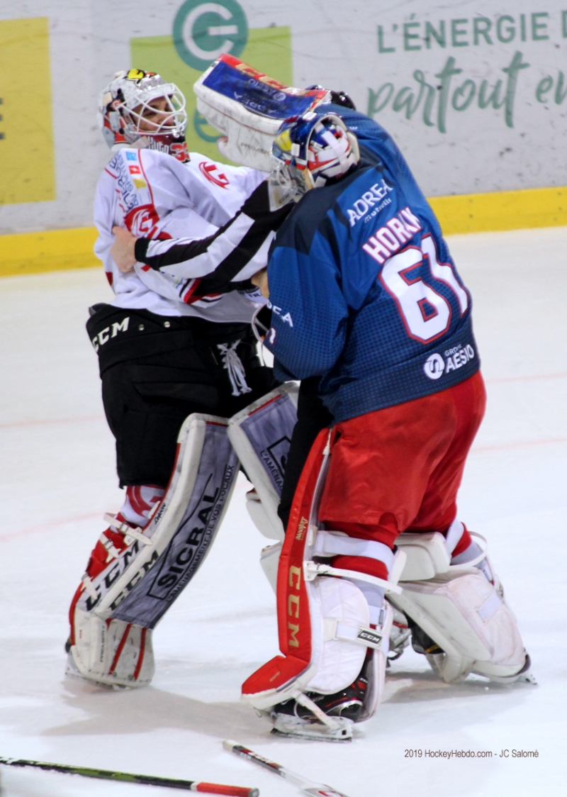 Photo hockey Ligue Magnus - Ligue Magnus : 29ème journée : Grenoble  vs Amiens  - Rude combat ! 