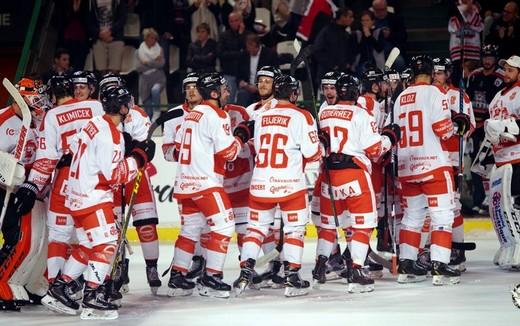 Photo hockey Ligue Magnus - Ligue Magnus : 33ème journée : Amiens  vs Epinal  - LM : Le Gamyo passe devant les Gothiques