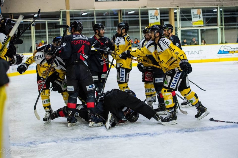 Photo hockey Ligue Magnus - Ligue Magnus : 38ème journée : Chamonix  vs Rouen - 20 minutes de trop pour les Pionniers…