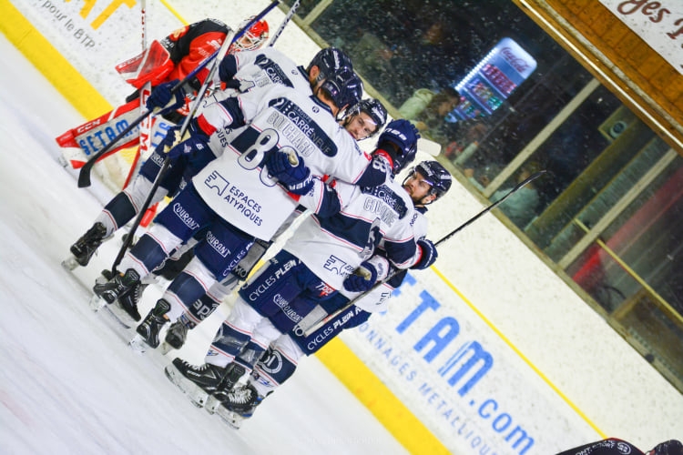 Photo hockey Ligue Magnus - Ligue Magnus : 41ème journée : Chamonix  vs Angers  - Un tiers de trop pour les Pionniers
