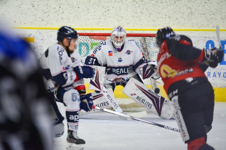 Photo hockey Ligue Magnus - Ligue Magnus : 41ème journée : Chamonix  vs Angers  - Un tiers de trop pour les Pionniers