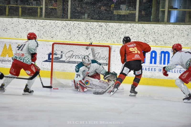 Photo hockey Ligue Magnus - Ligue Magnus : 42ème journée : Chamonix vs Cergy-Pontoise - Défaite crève-cœur des Pionniers Photo hockey Ligue Magnus - Ligue Magnus : 42ème journée : Chamonix vs Cergy-Pontoise - Défaite crève-cœur des Pionniers