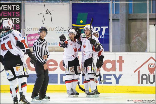 Photo hockey Ligue Magnus - Ligue Magnus : 4ème journée  : Epinal  vs Briançon  - Les Diables Rouges stoppent les Dauphins