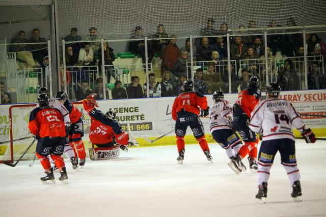Photo hockey Ligue Magnus - Ligue Magnus : 4ème journée : Angers  vs Grenoble  - L’attaque l’emporte sur la défense