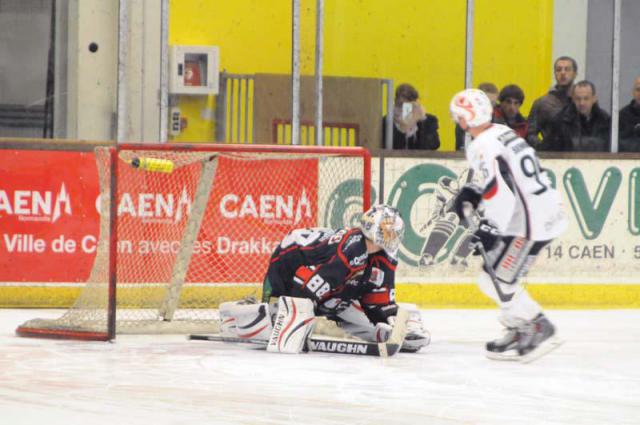 Photo hockey Ligue Magnus - Ligue Magnus : 5ème journée : Caen  vs Angers  - Victoire angenive dans la douleur