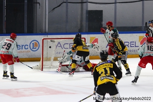 Photo hockey Ligue Magnus - Ligue Magnus : 6ème journée  : Rouen vs Cergy-Pontoise - Les dragons tout feu tout flamme.