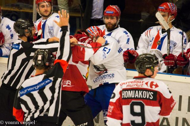 Photo hockey Ligue Magnus - Ligue Magnus : 6ème journée : Chamonix / Morzine vs Lyon - Souffrance…