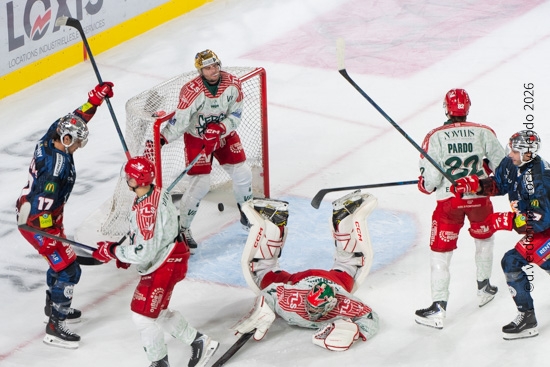 Photo hockey Ligue Magnus - Ligue Magnus : 6Ã¨me journÃ©e  : Grenoble  vs Cergy-Pontoise - Grenoble déroule contre Cergy
