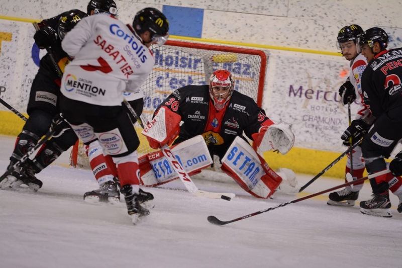 Photo hockey Ligue Magnus - Ligue Magnus : 8ème journée : Chamonix  vs Amiens  - Les Pionniers piègent les Gothiques