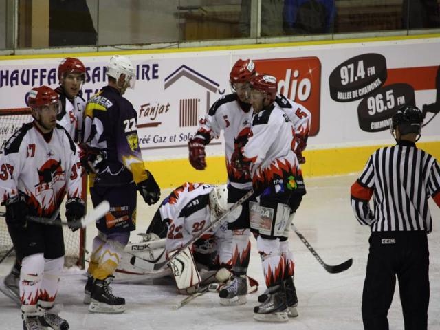 Photo hockey Ligue Magnus - Ligue Magnus : 9ème journée : Chamonix  vs Neuilly/Marne - Les Chamois chassent les Bisons.