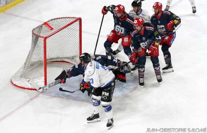 Photo hockey Ligue Magnus - Ligue Magnus : 9ème journée : Grenoble  vs Gap  - Grenoble (r)assurre face à Gap.