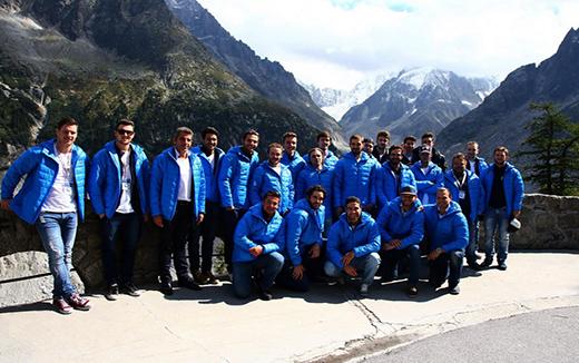 Photo hockey Ligue Magnus - Ligue Magnus : Chamonix  (Les Pionniers) - Chamonix : Présentation face à la Mer de Glace