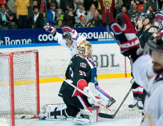 Photo hockey Ligue Magnus - Ligue Magnus - Grenoble résiste face à l\ Photo hockey Ligue Magnus - Ligue Magnus - Grenoble résiste face à l\