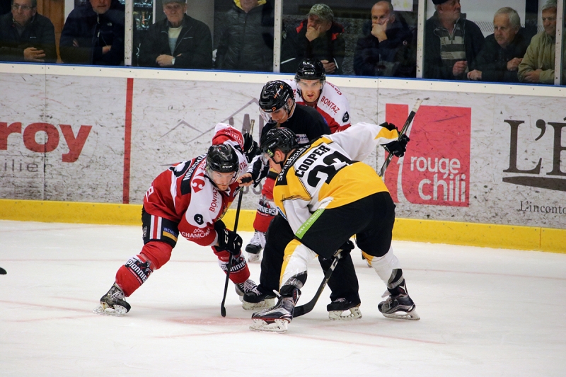 Photo hockey Ligue Magnus - Ligue Magnus : poule de maintien, 3ème journée : Chamonix / Morzine vs Strasbourg  - LM : Les Pionniers au fond de la crevasse