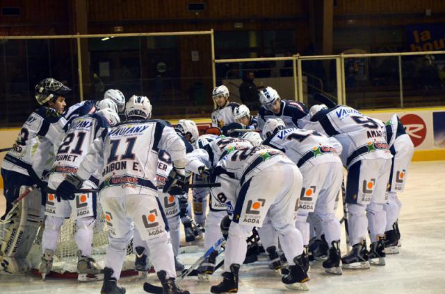 Photo hockey Ligue Magnus - Ligue Magnus, 23ème journée : Chamonix  vs Grenoble  - Les Brûleurs au physique