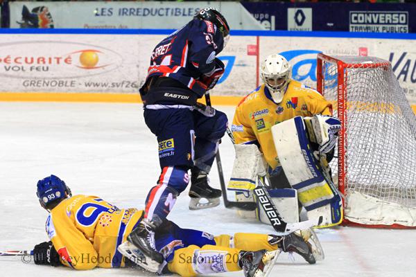 Photo hockey Ligue Magnus - Ligue Magnus :24ème journée : Grenoble  vs Dijon  - Grenoble dans la douleur