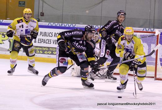 Photo hockey Ligue Magnus - Ligue Magnus, 6ème journée : Rouen vs Strasbourg  - Strasbourg sur sa bonne . . . . Etoile.