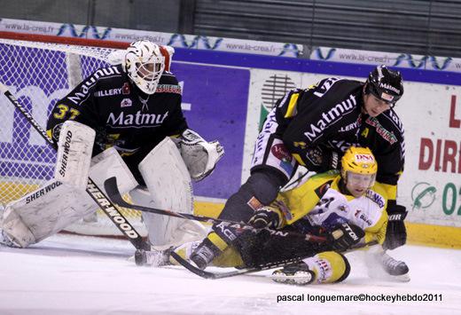 Photo hockey Ligue Magnus - Ligue Magnus, 6ème journée : Rouen vs Strasbourg  - Strasbourg sur sa bonne . . . . Etoile.
