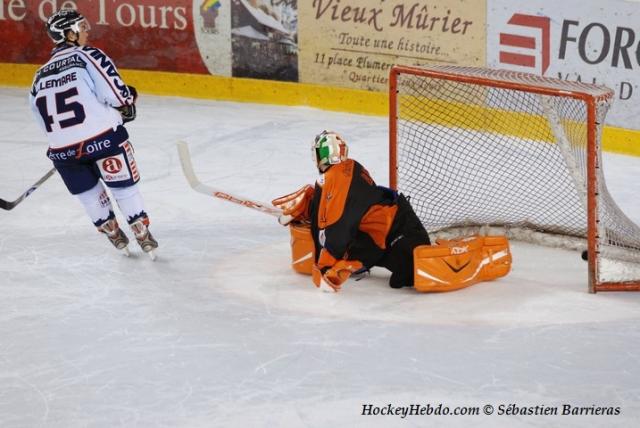 Photo hockey Ligue Magnus - LM - 5ème journée : Tours  vs Angers  - La Main de Dieu