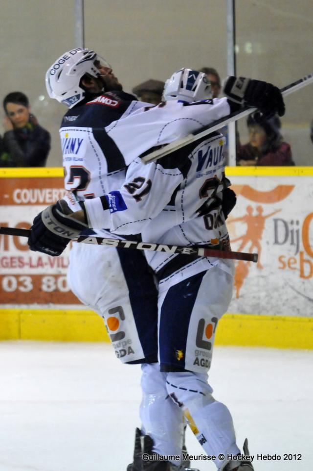 Photo hockey Ligue Magnus - LM Playoffs : 1/4 , match 5 : Dijon  vs Grenoble  - Qui sème l