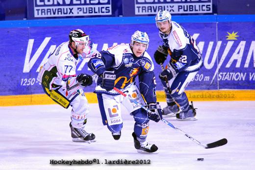 Photo hockey Ligue Magnus - LM Playoffs : 1er tour, match 5 : Grenoble  vs Epinal  - Grenoble à la peinalty