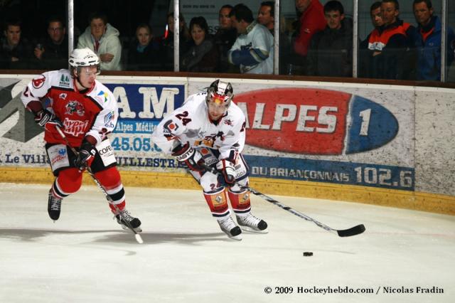 Photo hockey Ligue Magnus - Play-off :  finale, match 2 : Briançon  vs Grenoble  - Tableau noir et intensité physique