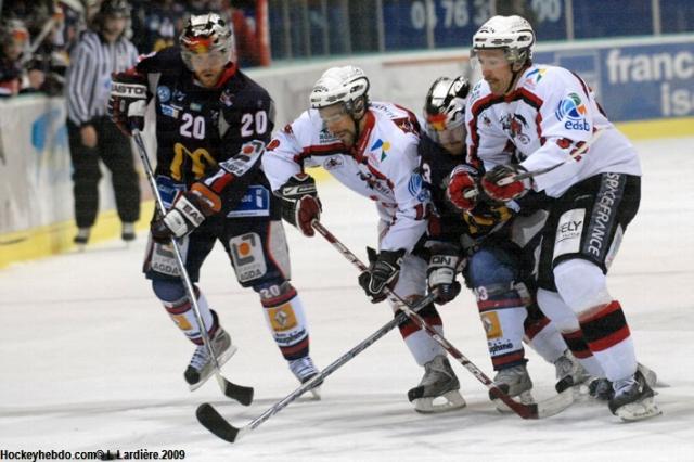 Photo hockey Ligue Magnus - Play-off :  finale, match 3 : Grenoble  vs Briançon  - Equipes spéciales demandées!!!