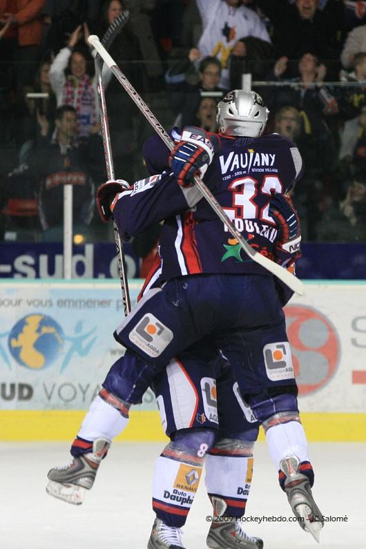 Photo hockey Ligue Magnus - Play-off :  finale, match 3 : Grenoble  vs Briançon  - Equipes spéciales demandées!!!