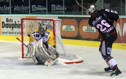Photo hockey Ligue Magnus - Play-off : 1/4 de finale, match 1 : Grenoble  vs Strasbourg  - Grenoble fait le métier