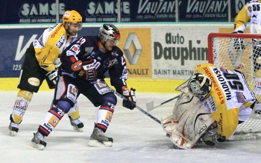 Photo hockey Ligue Magnus - Play-off : 1/4 de finale, match 1 : Grenoble  vs Strasbourg  - Grenoble fait le métier