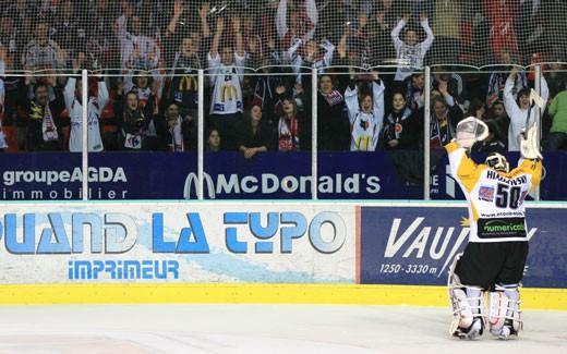 Photo hockey Ligue Magnus - Play-off : 1/4 de finale, match 1 : Grenoble  vs Strasbourg  - Grenoble fait le métier