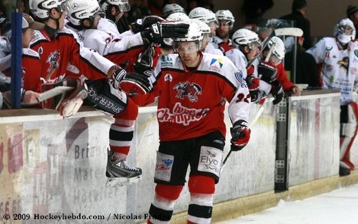 Photo hockey Ligue Magnus - Play-off : 1/4 de finale, match 2 : Briançon  vs Morzine-Avoriaz - Morzine dos au mur