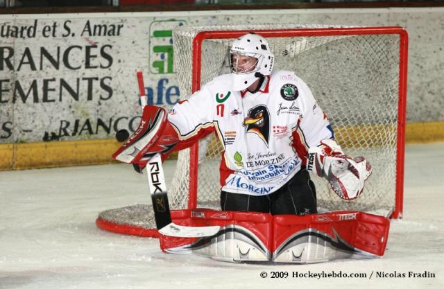 Photo hockey Ligue Magnus - Play-off : 1/4 de finale, match 2 : Briançon  vs Morzine-Avoriaz - Morzine dos au mur