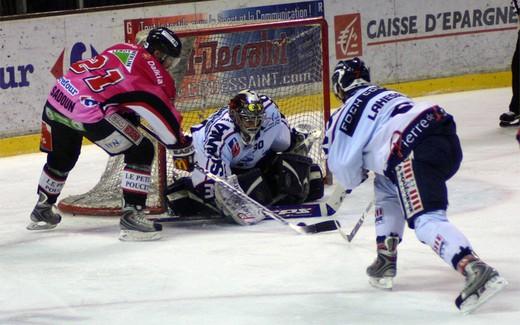 Photo hockey Ligue Magnus - Play-off : 1/4 de finale, match 3 : Amiens  vs Angers  - Amiens se relève