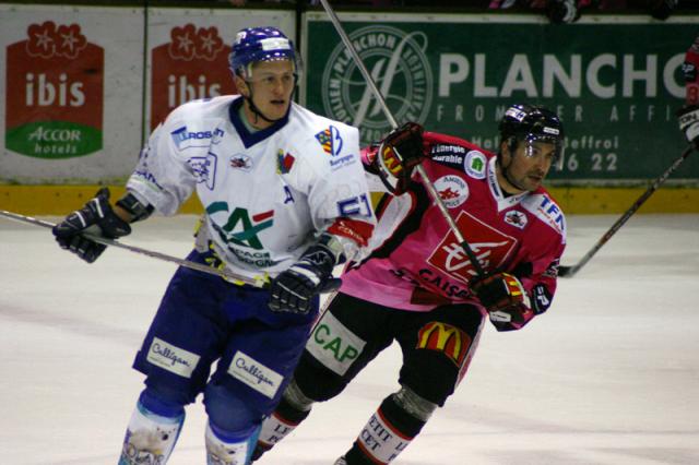 Photo hockey Ligue Magnus - Play-off : 1er tour, match 2 : Amiens  vs Dijon  - Tout près de la correctionnelle