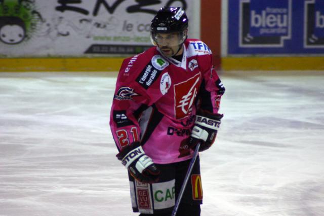 Photo hockey Ligue Magnus - Play-off : 1er tour, match 2 : Amiens  vs Dijon  - Tout près de la correctionnelle