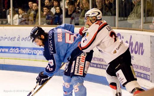 Photo hockey Ligue Magnus - Play-off Ligue Magnus : 1/2 finale, match 4 : Angers  vs Briançon  - Des Ducs taille patron