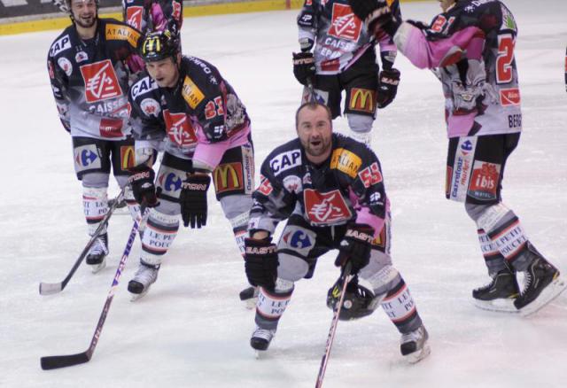 Photo hockey Ligue Magnus - Play-off Ligue Magnus : 1/4 de finale, match 4 : Amiens  vs Briançon  - Patron, une demi !