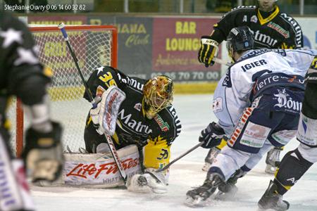 Photo hockey Ligue Magnus - Play-off Ligue Magnus : Finale, match 1 : Rouen vs Angers  - Les Ducs piègent les Dragons