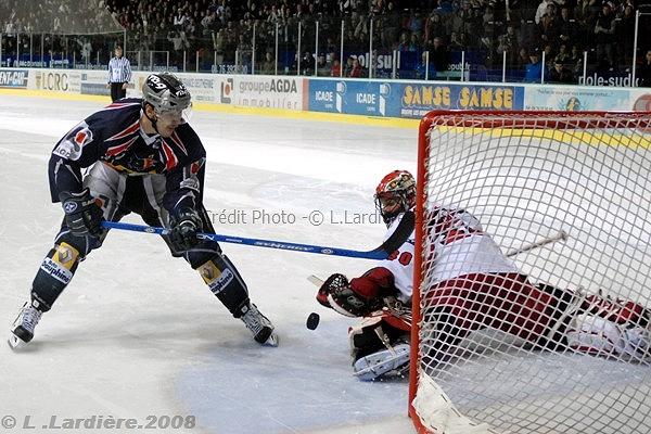 Photo hockey Ligue Magnus - PO 1/2 match 3 : Grenoble  vs Briançon  - Un deux trois, l