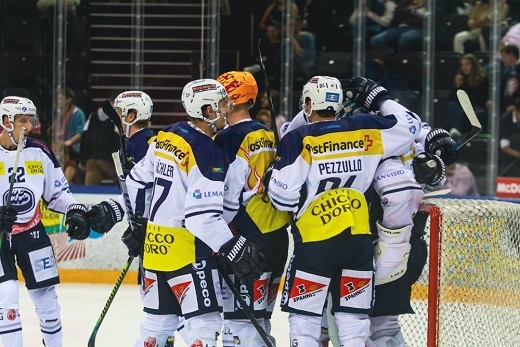 Photo hockey Suisse - National League - : Genève vs Ambrì-Piotta - Garder la tête sous l Photo hockey Suisse - National League - : Genève vs Ambrì-Piotta - Garder la tête sous l