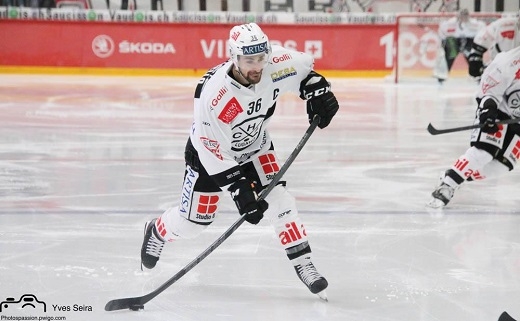 Photo hockey Suisse - National League -  : Zug vs Lugano - Zug bousculé par Lugano