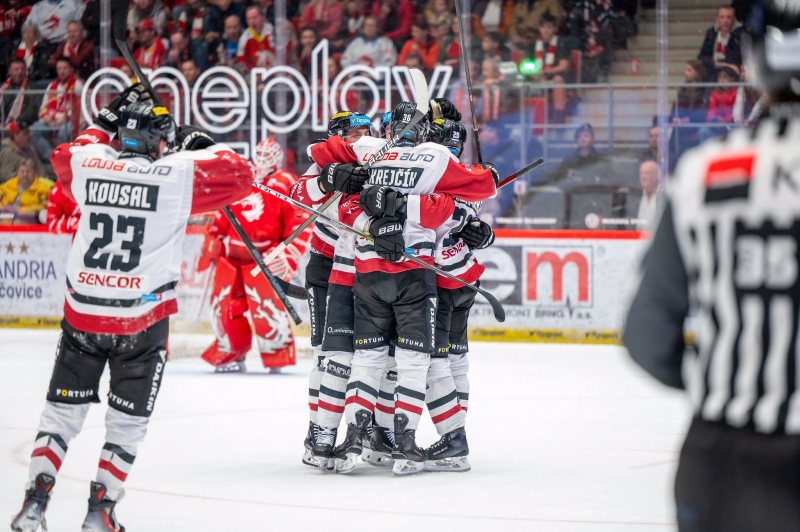 Photo hockey TELH - Tipsport Extraliga Ledního Hokeje - TELH - Tipsport Extraliga Ledního Hokeje - TELH : La couronne vacille