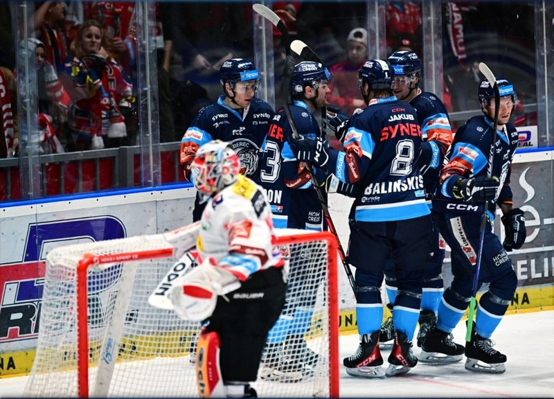 Photo hockey TELH - Tipsport Extraliga Ledního Hokeje - TELH - Tipsport Extraliga Ledního Hokeje - TELH : Le cheval trébuche