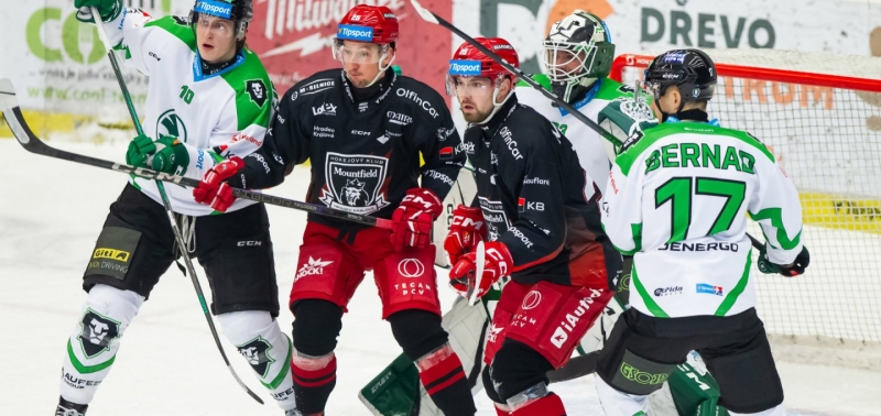 Photo hockey TELH - Tipsport Extraliga Ledního Hokeje - TELH - Tipsport Extraliga Ledního Hokeje - TELH : Les lions se mangent entre eux