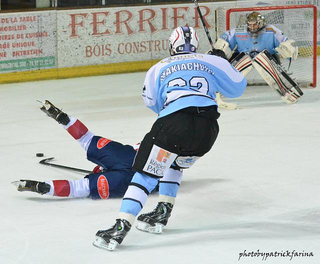 Briançon  3 - 7 Grenoble 