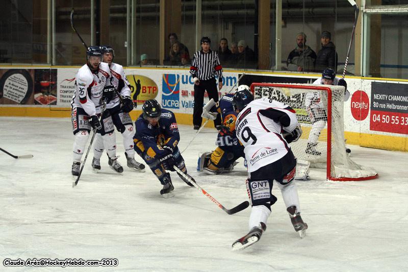 Chamonix  3 - 4 Angers 