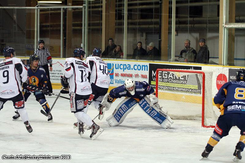 Chamonix  3 - 4 Angers 