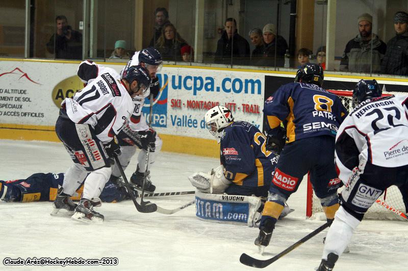 Chamonix  3 - 4 Angers 